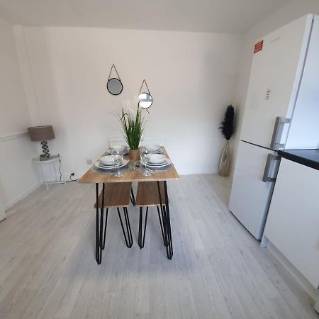 Bv Luxury Spacious 3 Bedroom House At Isaac Close Manchester Exterior foto
