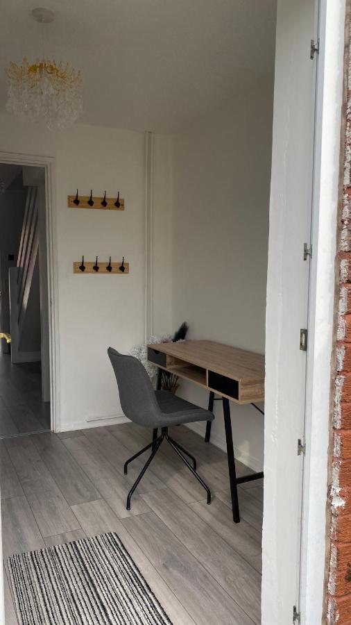 Bv Luxury Spacious 3 Bedroom House At Isaac Close Manchester Exterior foto