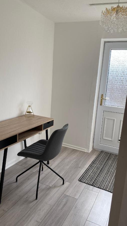 Bv Luxury Spacious 3 Bedroom House At Isaac Close Manchester Exterior foto