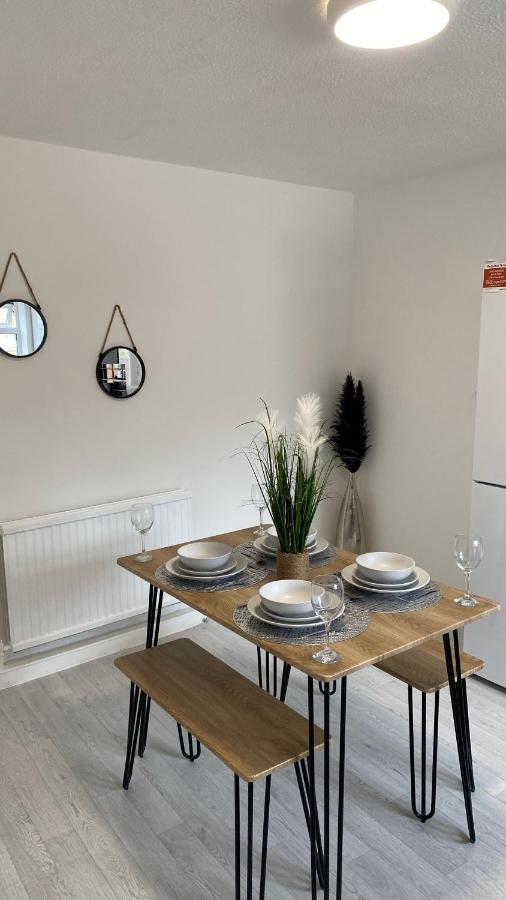 Bv Luxury Spacious 3 Bedroom House At Isaac Close Manchester Exterior foto