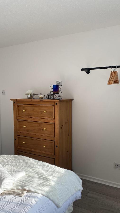 Bv Luxury Spacious 3 Bedroom House At Isaac Close Manchester Exterior foto